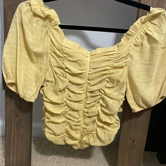 A7 - 362 Vestique yellow ruched sunshine state of mind top size medium - Picture 10 of 15